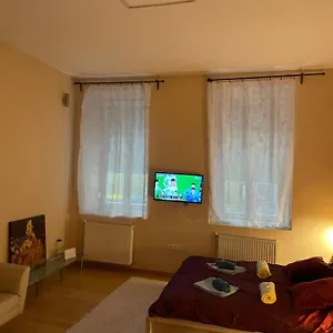 Clark Apartman ** Apartman